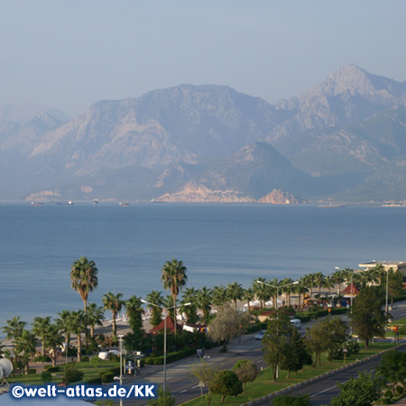 Blick auf den Strand von Antalya