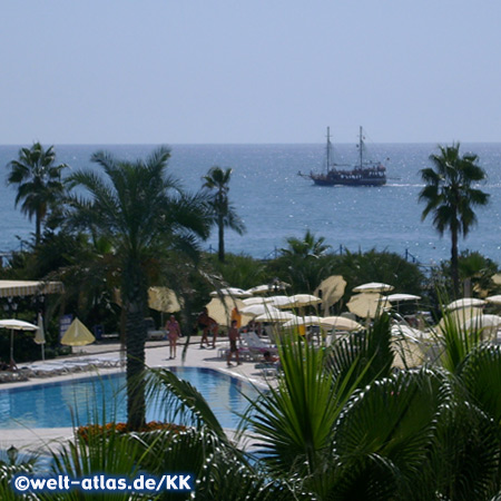 Pool eines Hotels, Okurcalar liegt zwischen Alanya und Manavgat an der Türkischen Riviera