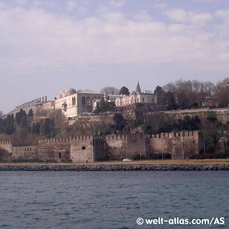 Reste von der Osmanischen Burg am Bosporus