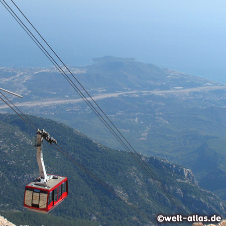 Blick vom Berg Tahtali, 2.365 m  auf die Küste. Seilbahn Sea to Sky