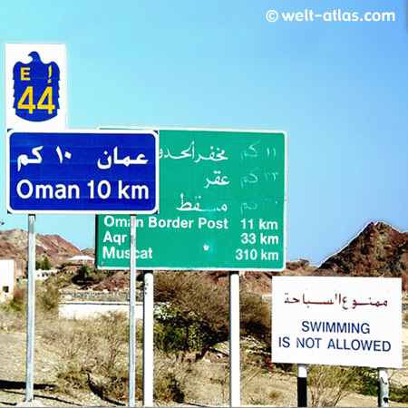 Richtung Oman, Grenzschilder, Ausflug von Dubai