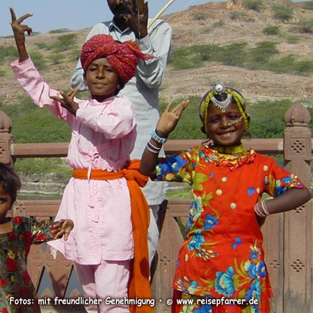 kleine Tänzer auf dem Mehrangarh Fort in Jodhpur, Rajasthan IndienFoto:© www.reisepfarrer.de