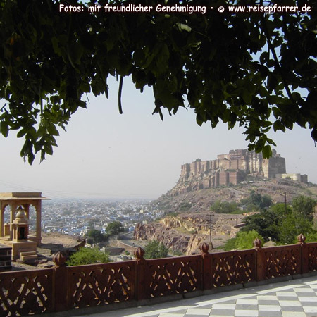 Blick auf das Mehrangarh Fort in Jodhpur, "Blaue Stadt", Rajasthan, IndienFoto:© www.reisepfarrer.de