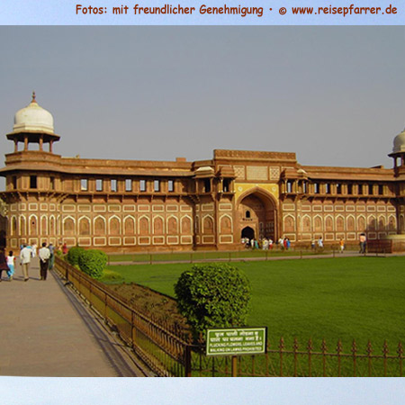 Rotes Fort in Agra, Festungs- und Palastanlage, UNESCO-WeltkulturerbeFoto:© www.reisepfarrer.de