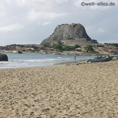 Yala-Nationalpark, Fischer, Fischerboot,Strand, Felsen