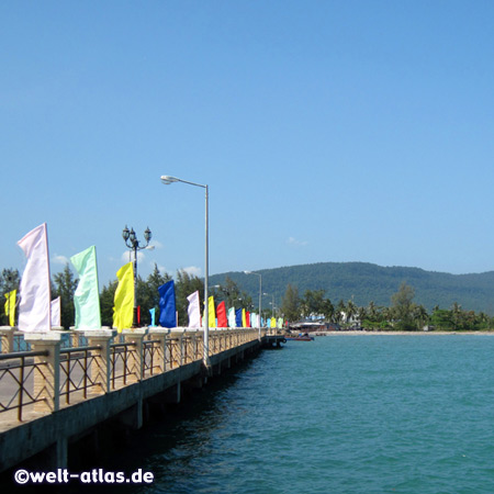 Am Pier im Ort Bai Vong gibt einige Fisch- und Seafoodrestaurants
