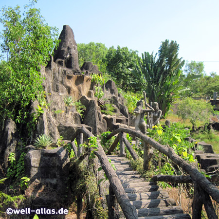 Sculptures near Suoi Tranh, Phu Quoc Island