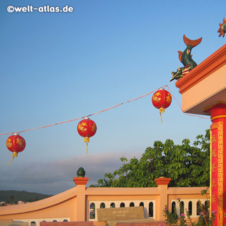 Lampions am Cau Dinh Tempel in Duong Dong, Phu Quoc