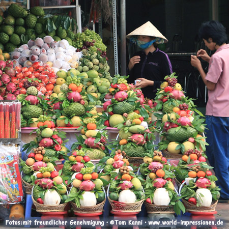 Markt mit Körben von Obst und Früchten Vietnam