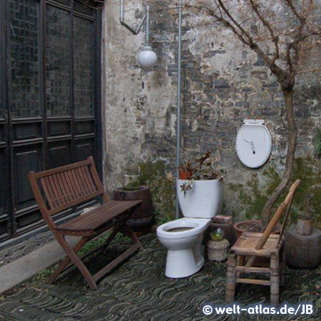 Garden with outdoor closet as a decoration, Zhujiajiao