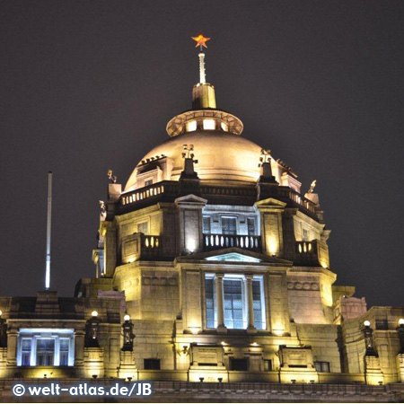 Spitze der Hong Kong- & -Shanghai-Bank am Bund bei Nacht