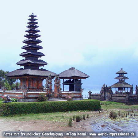 Ulun Danu Bratan Temple, Lake Bratan or Catur or Tjatur, Bali