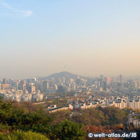 Blick auf Seoul, im Hintergrund der Seoul Tower