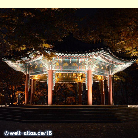 Central pavilion in Tapgol Park, Seoul