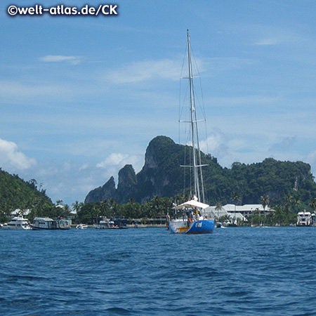 Hafen von Koh Phi Phi, Inselgruppe in der Andamanensee