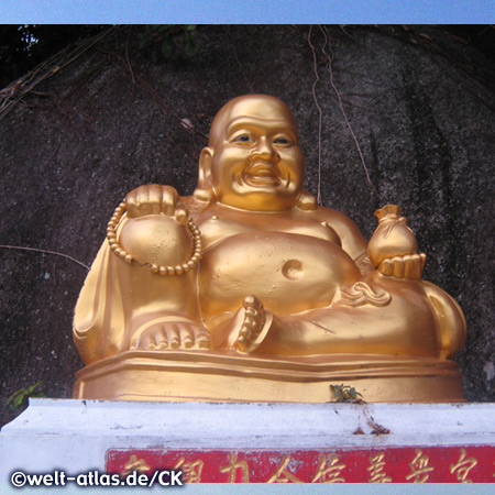 Glücksbuddha im Chinesischen Tempel auf Koh Phangan, Thailand