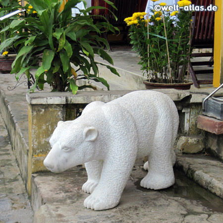 Polar Bear Sculpture, Hoi An