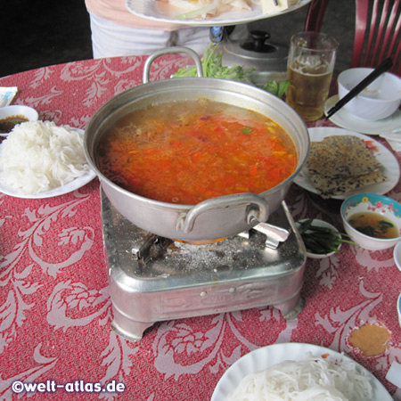 Der Vietnamesische Hot Pot (Feuertopf) ist in Vorbereitung