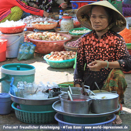 Frau mit Garküche, Phan Thiet, Vietnam