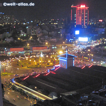 Quách Thị Trang Square with Cho Ben Thanh market at night, HCMC