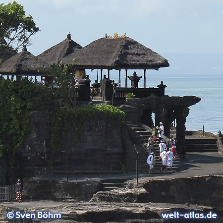 Believers on the sea temple Pura Tanah Lot