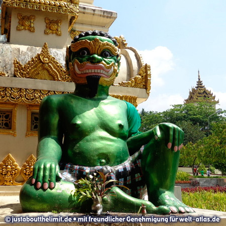Guard (green ogre) at Shwedagon Pagoda