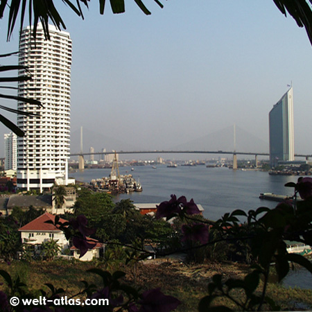 Blick vom Montien Riverside auf den Chao Phraya, Krung Thep