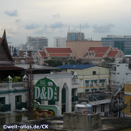 Blick vom Hotel über die Dächer von Bangkok