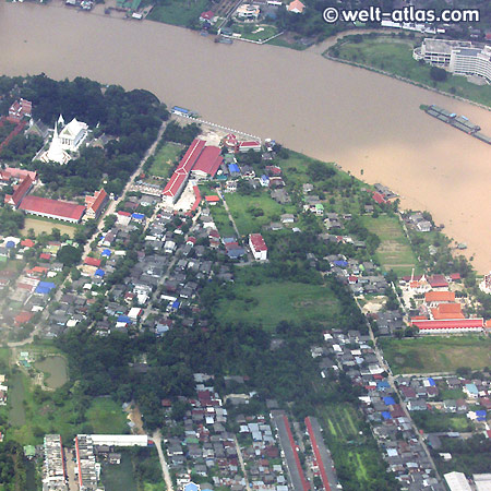 Anflug auf Bangkok, Tempel und Fluß