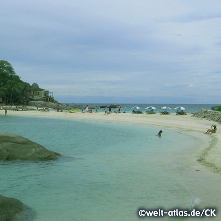 Bucht mit wunderschönem Strand auf Koh Nang Yuan, kleine Inseln, die Koh Tao im Golf von Thailand vorgelagert sind, Koh Tao liegt in der Nähe von Koh Phangan, Provinz Surat Thani