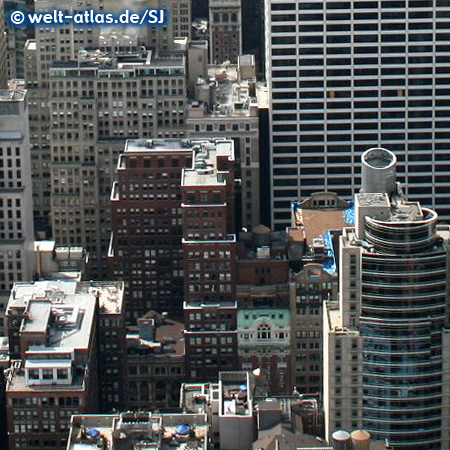 Blick vom Rockefeller Center in die Häuserschluchten von Manhattan 