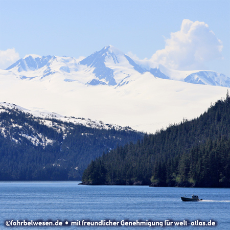 Überfahrt von Whittier nach Valdez, mit Blick auf die Landschaft des Prinz William Sund, Ort einer der größten Umweltkatastrophen der Erde. Reisebericht unter: http://www.fahrbelwesen.de/die-reise/