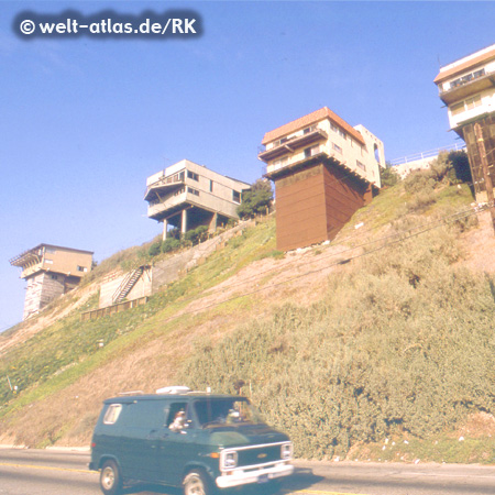 Houses at the pacific coast, USA