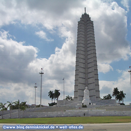 Turm und José-Martí-Denkmal auf dem Platz der Revolution in Havanna –Foto: www.blog.dennisknickel.desiehe auch http://tupamaros-film.de