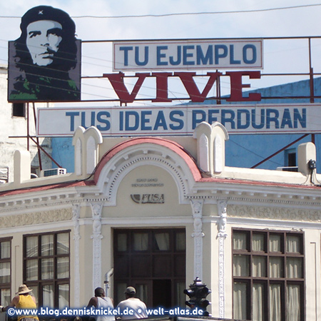 Bild von Che Guevara am Parque José Martí in Cienfuegos - Foto: www.blog.dennisknickel.desiehe auch http://tupamaros-film.de
