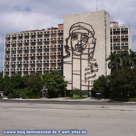 Denkmal für Che Guevara vor dem Gebäude des Innenministeriums, Plaza de la Revolución in Havanna –Foto: www.blog.dennisknickel.desiehe auch http://tupamaros-film.de
