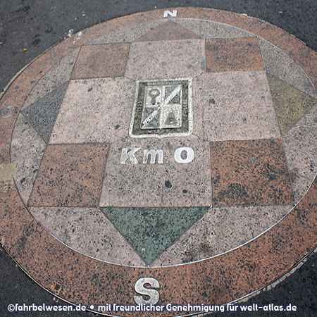 Platte mit dem Nullpunkt von El Salvador im historischen Zentrum von San Salvador, von hier aus werden die  Kilometer für das ganze Land angegeben – Foto:©fahrbelwesen.de