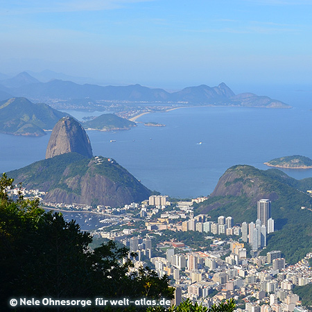 Blick vom Berg Corcovado mit der Christus-Statue "Cristo Redentor" auf Rio de Janeiro und den Zuckerhut, Foto:©Nele Ohnesorge