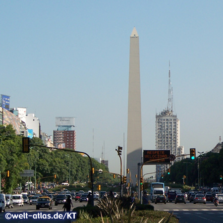 Obelisk auf der Plaza de la República, Buenos Aires, eines der Wahrzeichen der Stadt