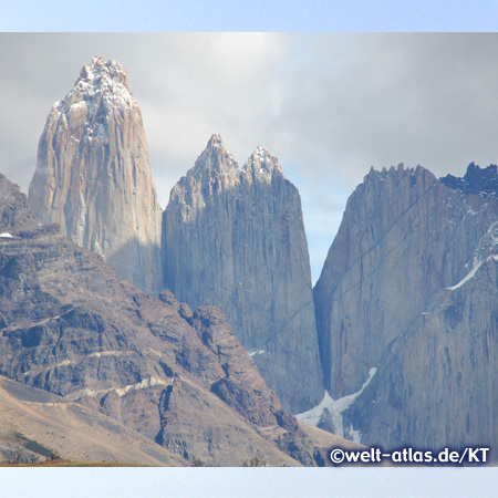 Los Torres del Paine, das Massiv mit den 3000 m hohen Türmen im Nationalpark Torres de Paine